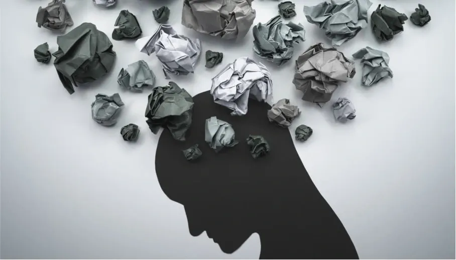 zerknuelltes papier im kopf